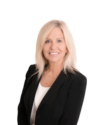 Portrait of Beth Hanlon, REALTOR®.